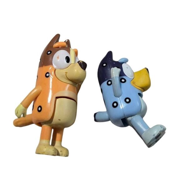 Bluey and Mom Chili Toy Figures with spots - Picture 1 of 3